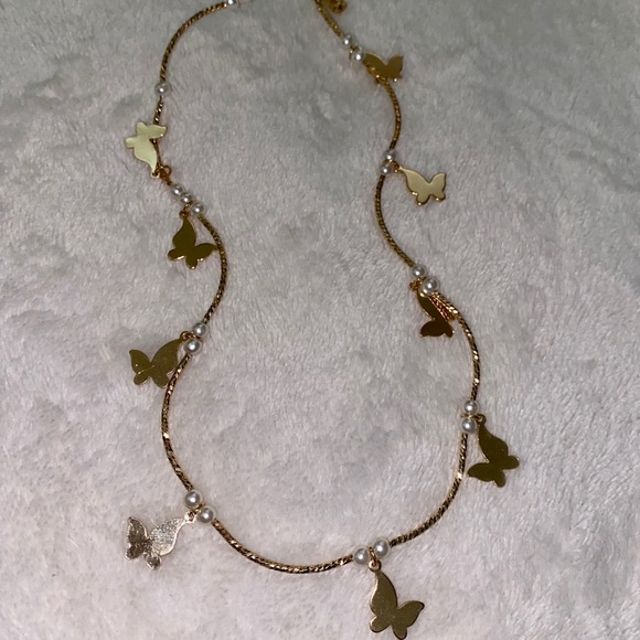 Simple and Sweet Butterfly Neckace - Picture 6 of 7